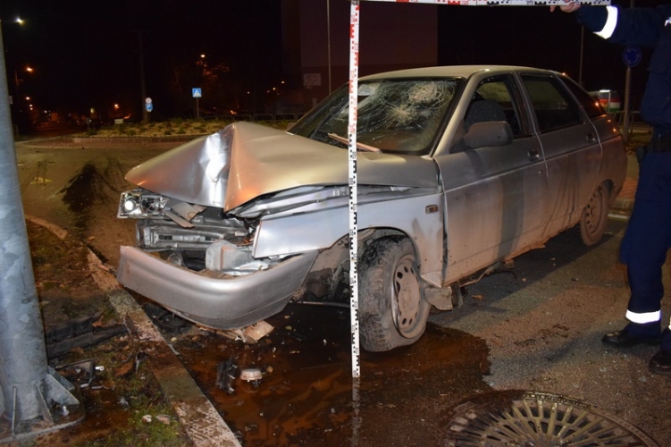 Túl gyorsan hajtott, balesetet okozott a 20 éves sofőr